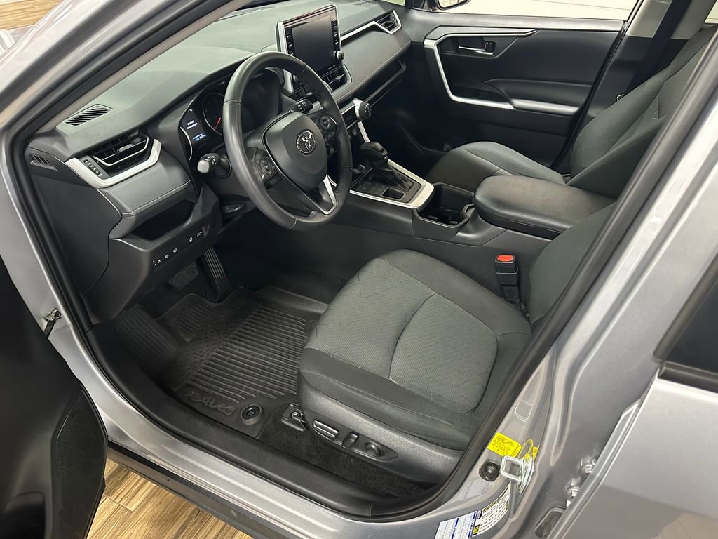 Used 2022 Toyota RAV4 XLE image 9