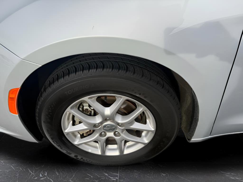 Used 2024 Chrysler Pacifica Touring-L image 17