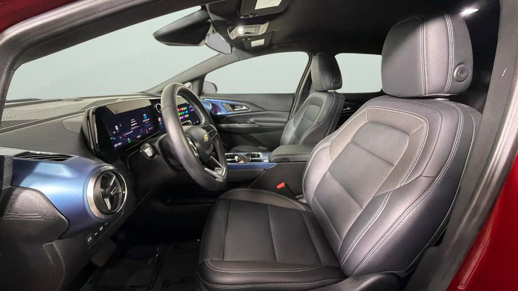 Used 2025 Chevrolet Equinox EV LT w/ Convenience Package FWD image 2