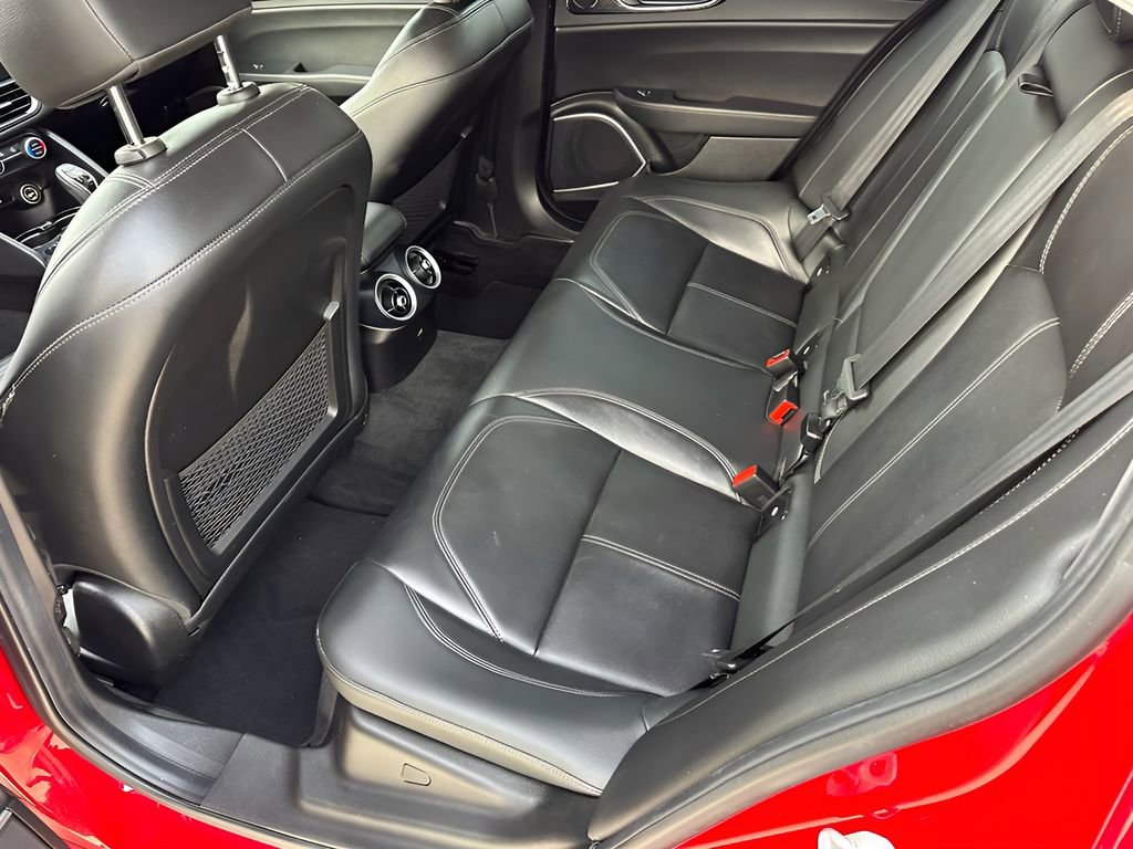 Used 2020 Alfa Romeo Giulia image 25