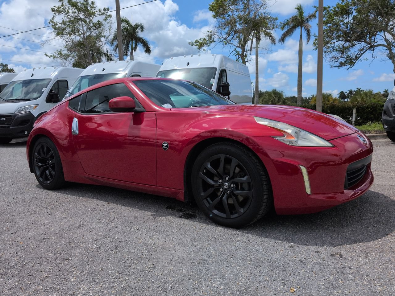 Used 2017 Nissan 370Z Coupe RWD image 2