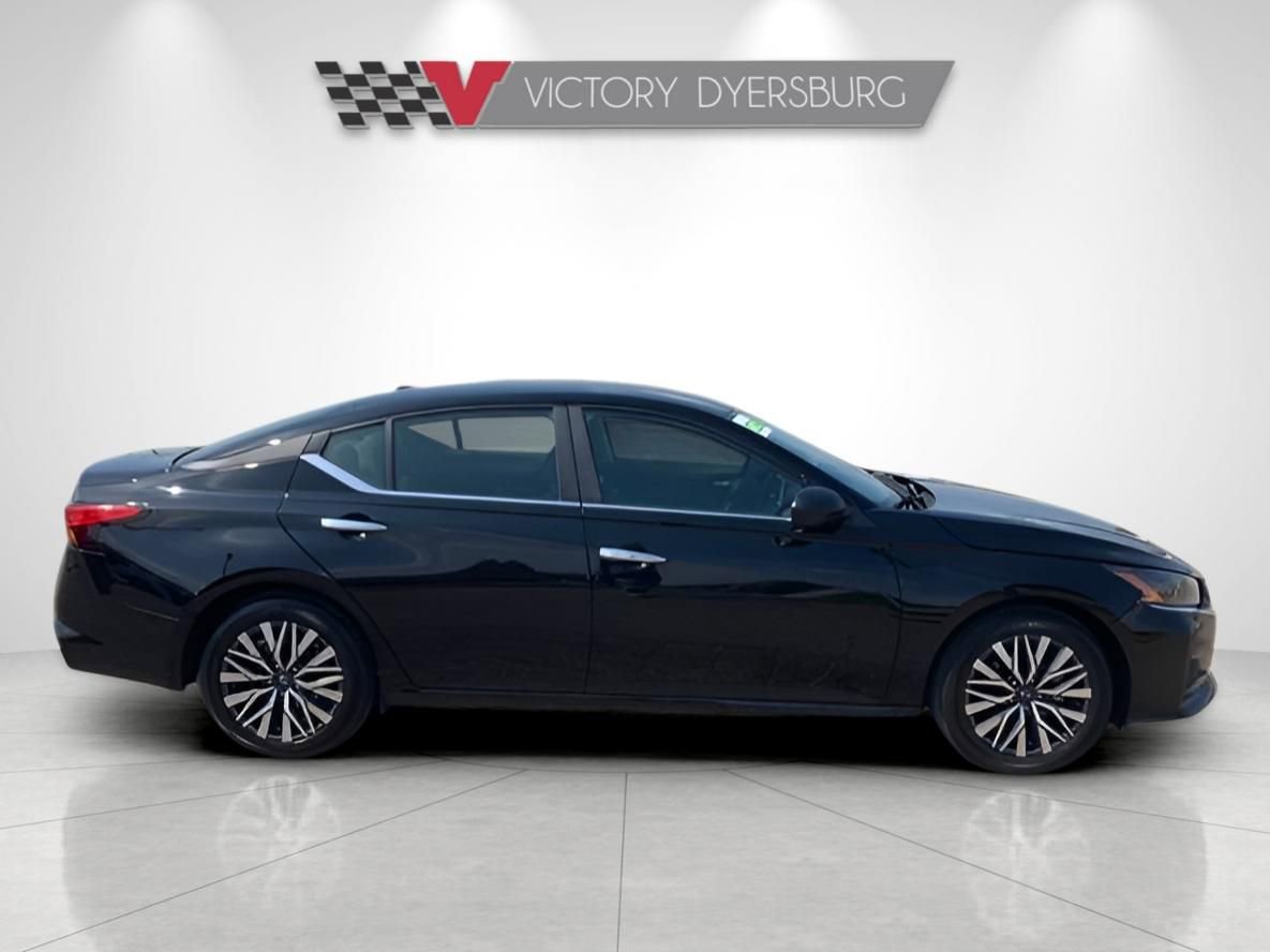 Used 2025 Nissan Altima 2.5 SV image 9