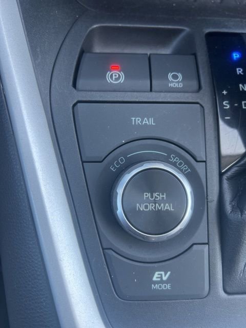 Used 2021 Toyota RAV4 XLE w/ Convenience Package image 16