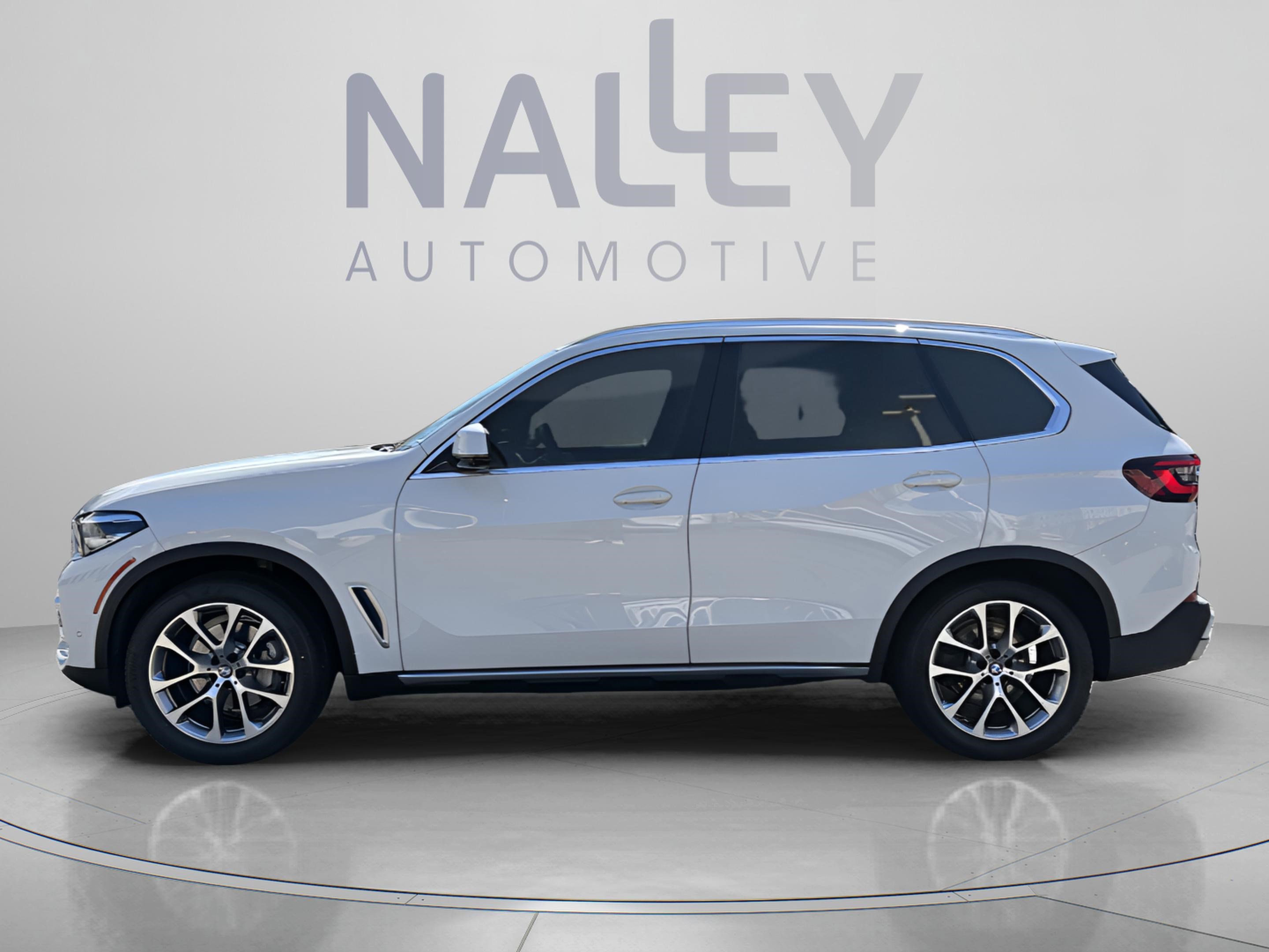 Certified 2023 BMW X5 xDrive40i w/ Premium Package AWD/4WD image 2