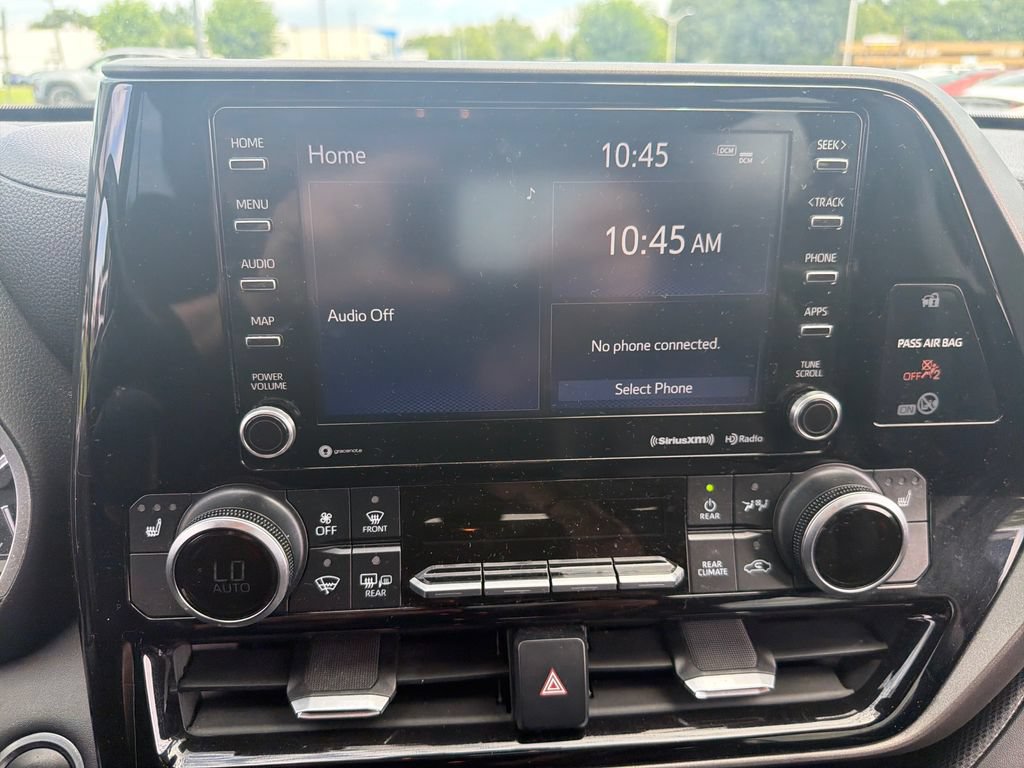Used 2020 Toyota Highlander XLE AWD/4WD image 18