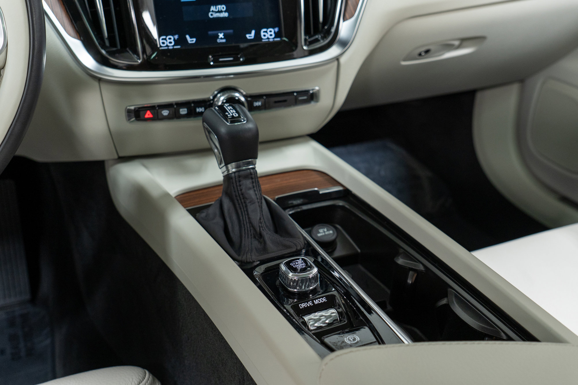 Used 2020 Volvo V60 T5 Cross Country image 20