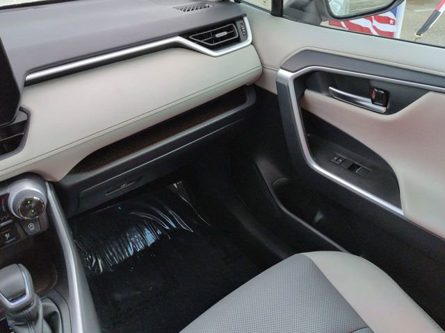 Used 2025 Toyota RAV4 Limited FWD image 17