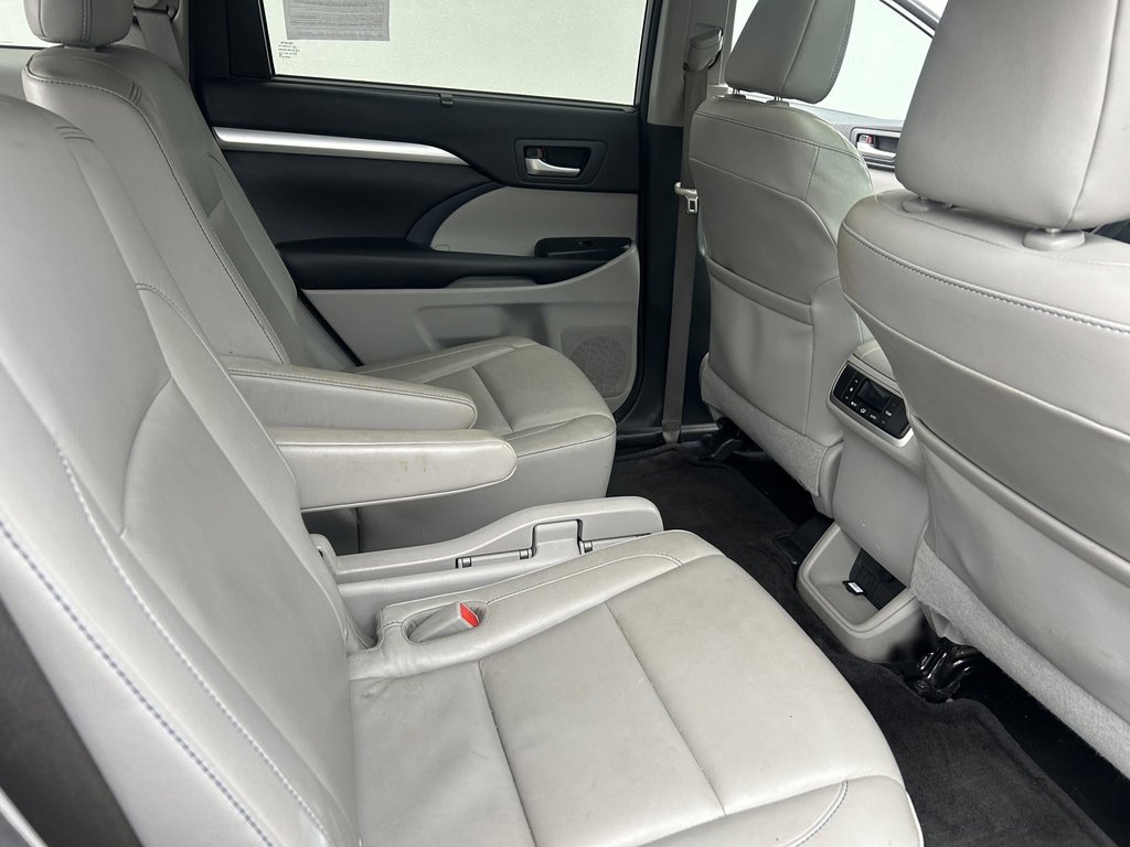 Used 2016 Toyota Highlander XLE image 15