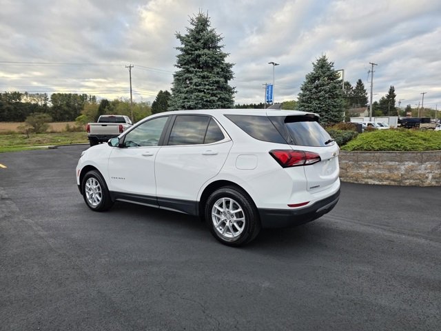 Used 2023 Chevrolet Equinox LT image 2
