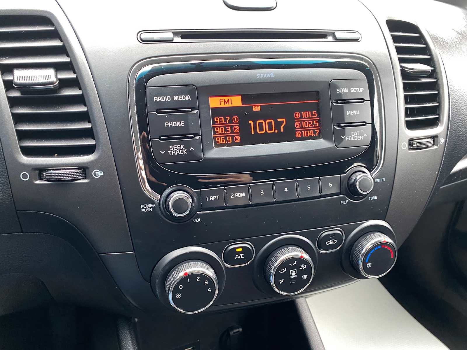 Used 2017 Kia Forte LX image 18