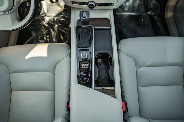 Used 2021 Volvo XC60 T5 Momentum w/ Advanced Package image 26