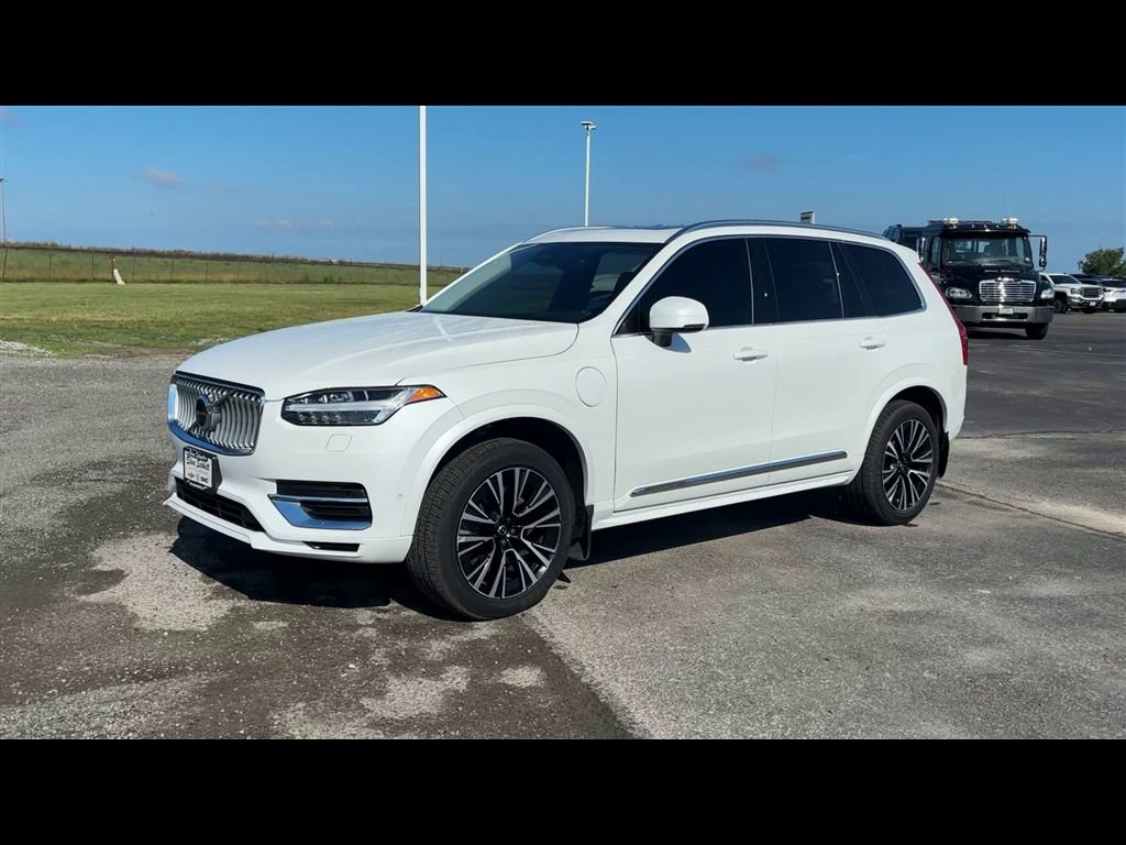 Used 2023 Volvo XC90 T8 Plus AWD/4WD image 4