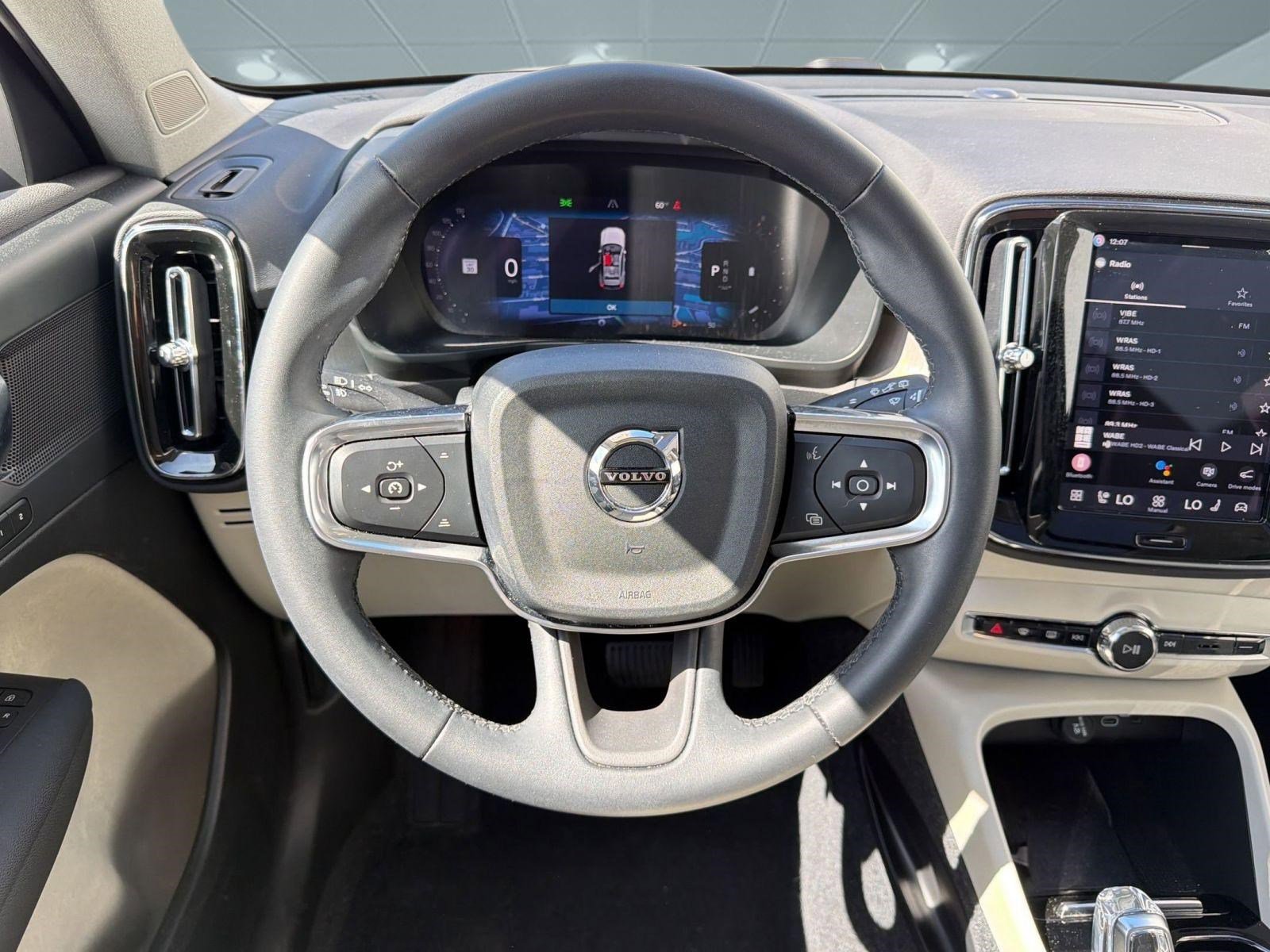 Used 2023 Volvo XC40 B5 Plus w/ Protection Package Premier image 25