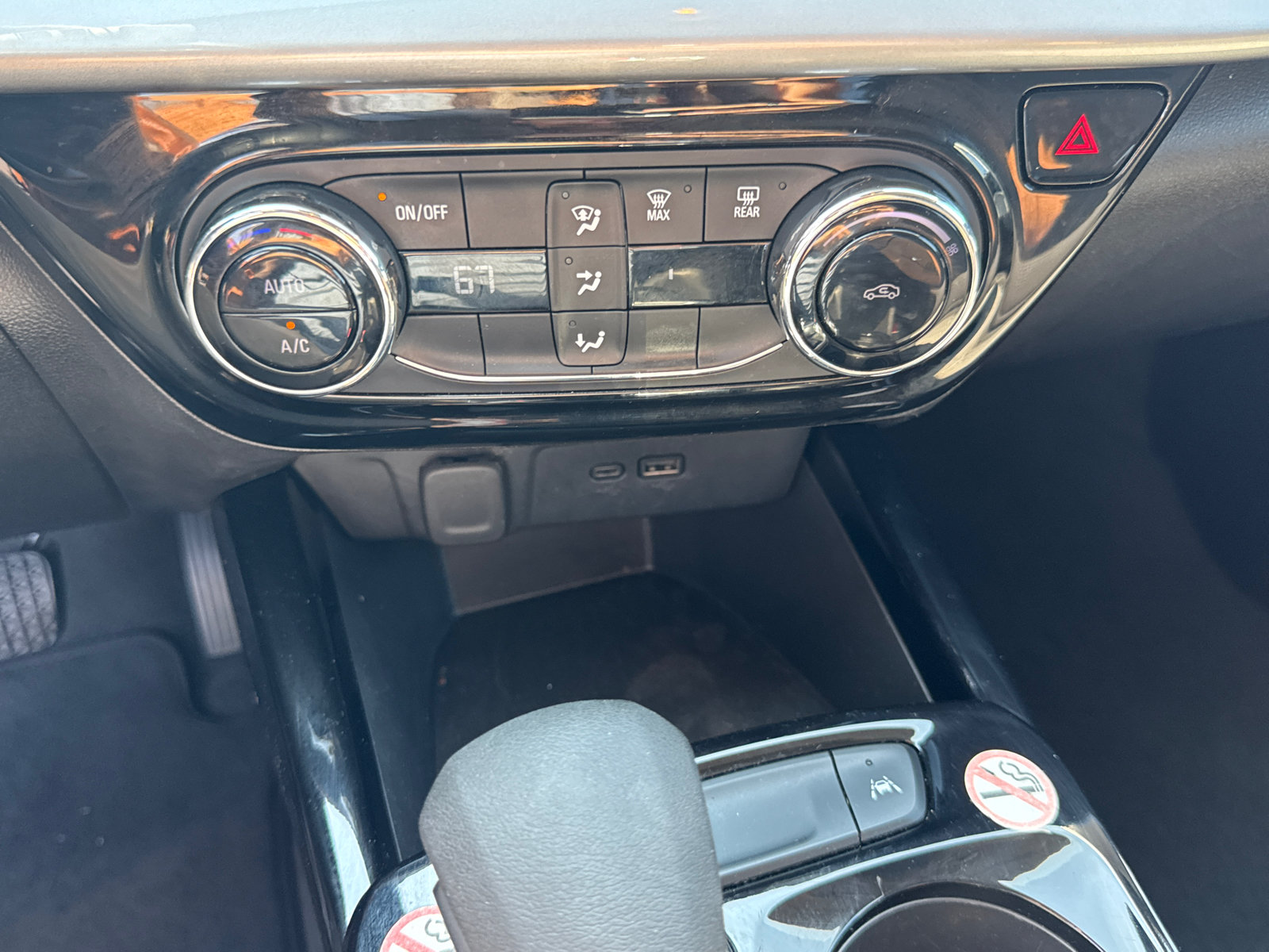 Used 2025 Chevrolet Trax LT FWD image 23