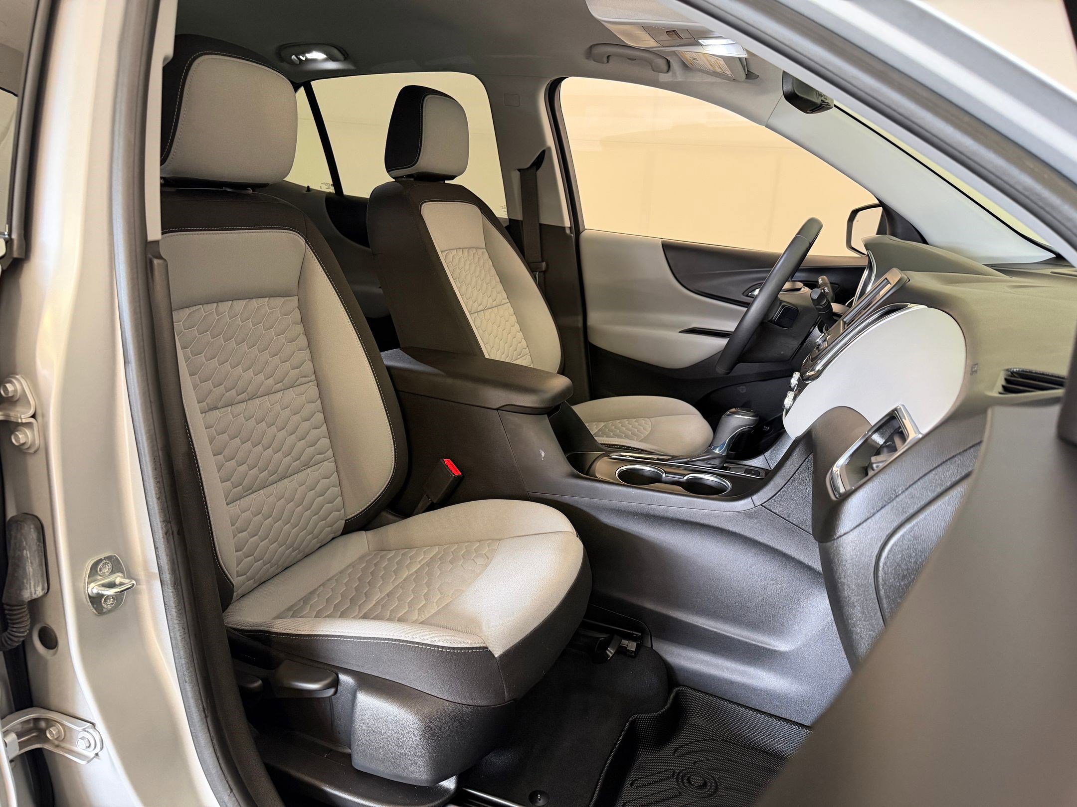 Used 2020 Chevrolet Equinox LT AWD/4WD image 30