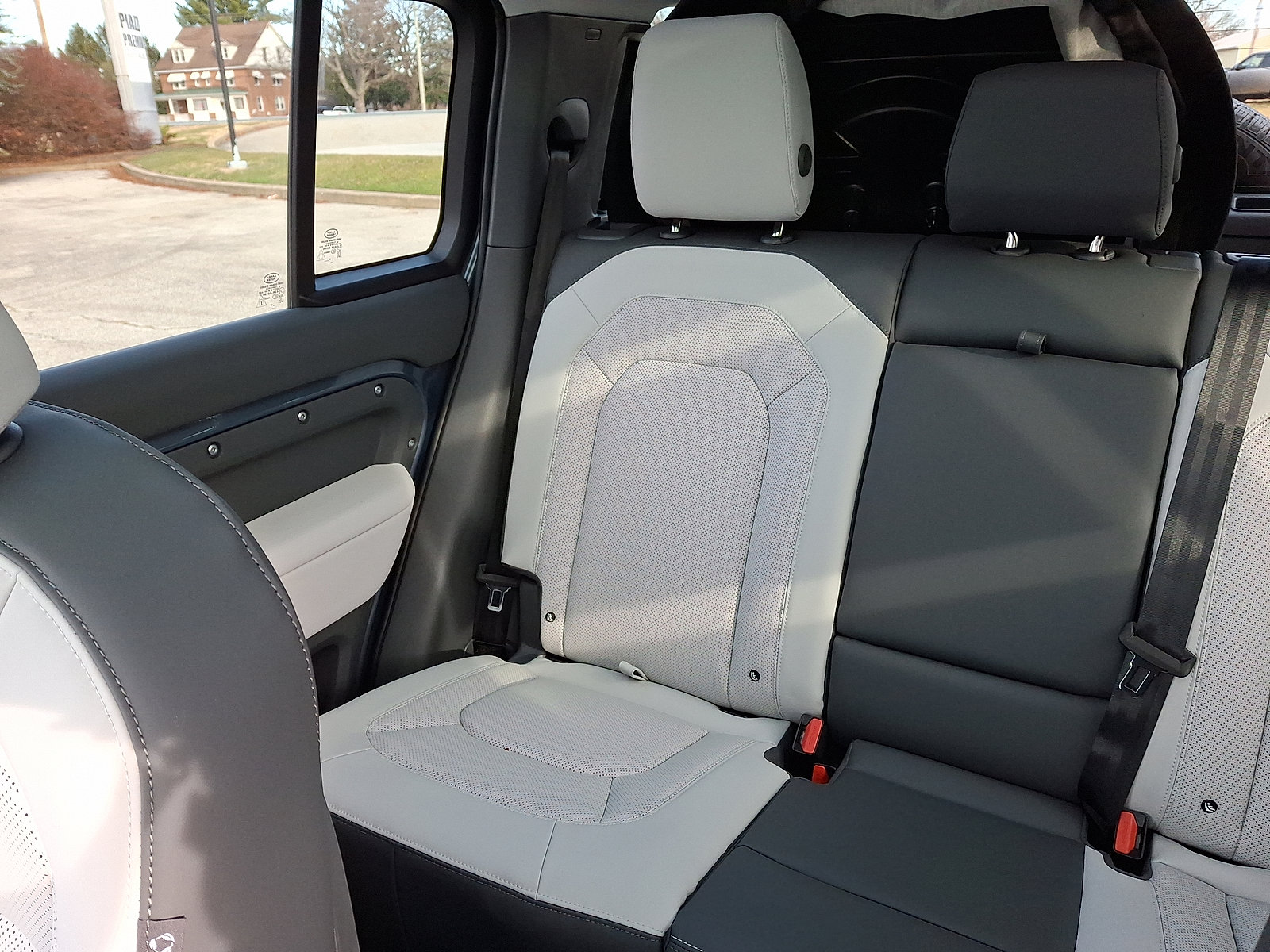 New 2026 Land Rover Defender 110 X-Dynamic SE image 15