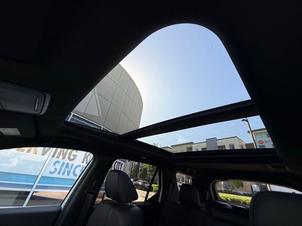 Used 2025 Honda Pilot Black Edition image 5