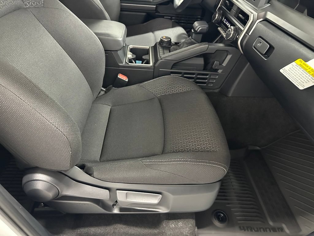 Used 2025 Toyota 4Runner SR5 AWD/4WD image 57