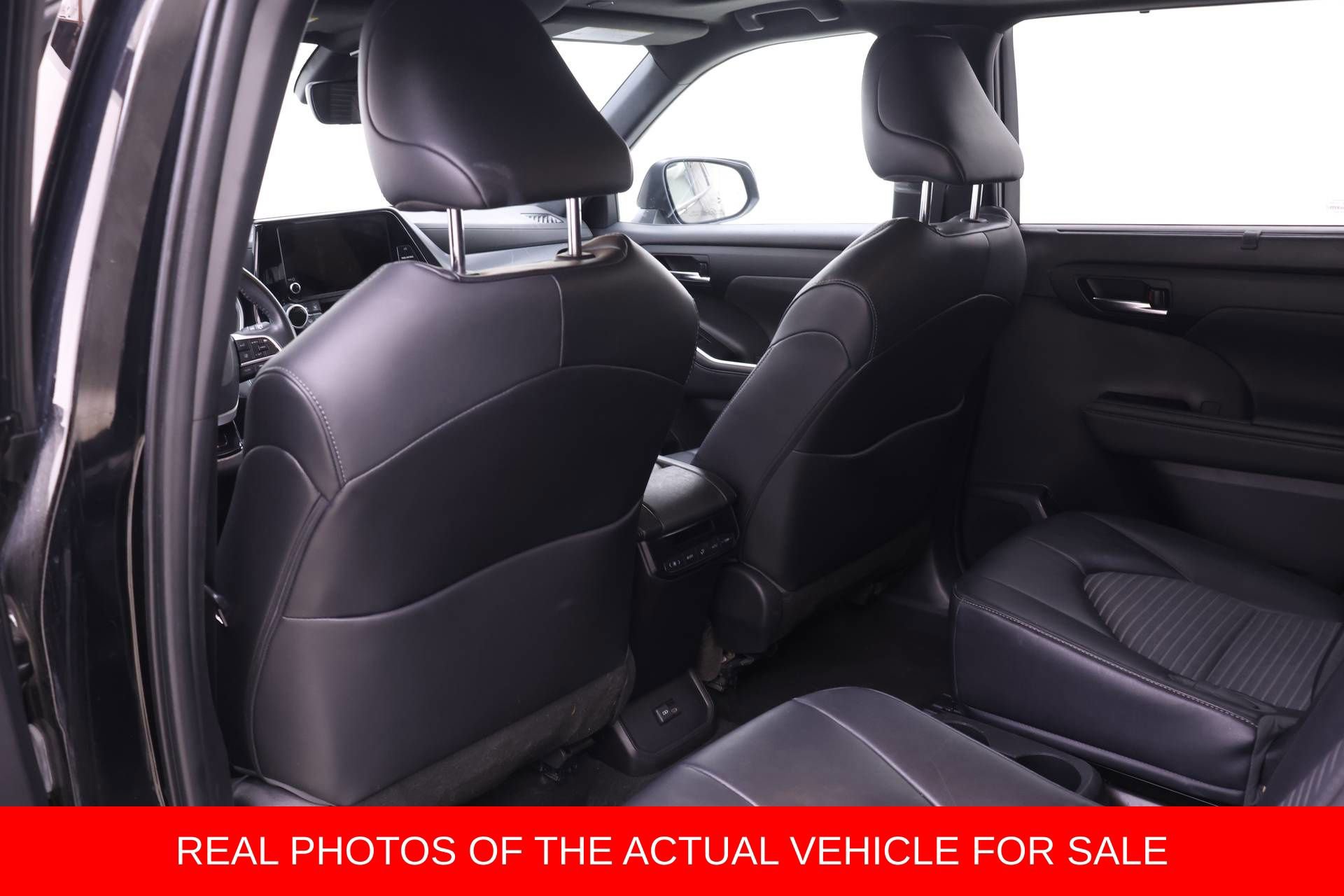 Used 2023 Toyota Highlander XSE FWD image 11