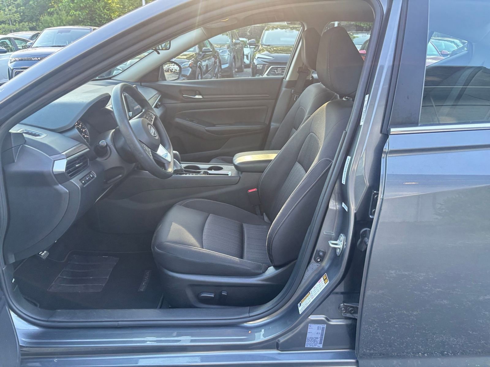 Used 2025 Nissan Altima 2.5 SV FWD image 27