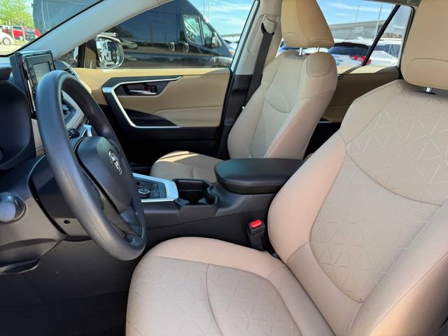 Used 2021 Toyota RAV4 XLE w/ Convenience Package image 10