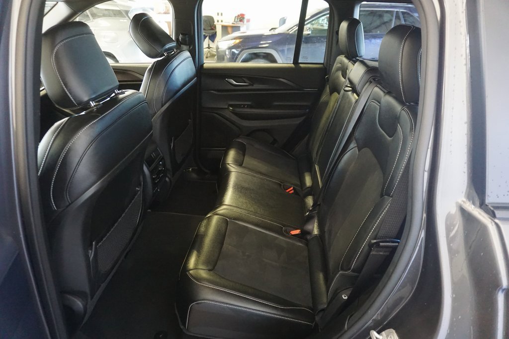 Used 2024 Jeep Grand Cherokee Altitude image 21