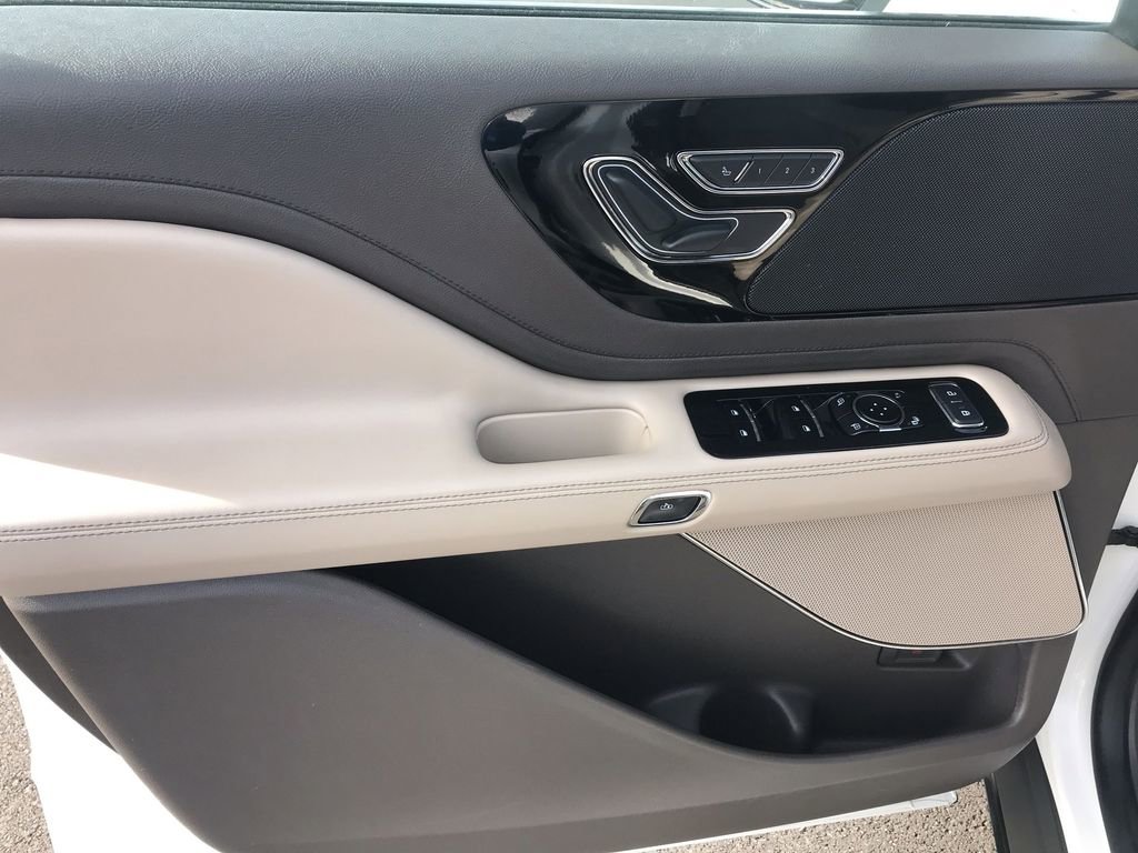 Used 2023 Lincoln Aviator AWD w/ Premium Package image 13