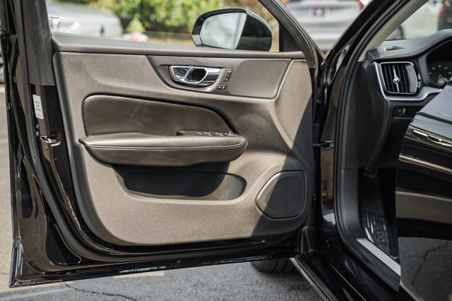 Used 2020 Volvo S60 T6 Momentum image 37