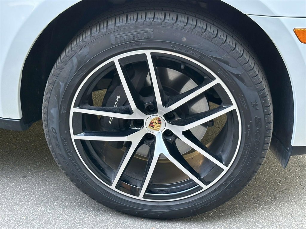 Certified 2025 Porsche Macan Turbo image 10