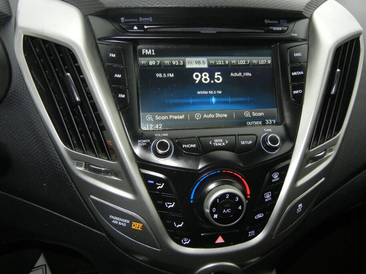 Used 2013 Hyundai Veloster image 34