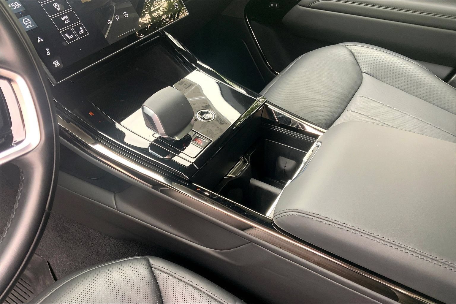 Certified 2024 Land Rover Range Rover Sport SE AWD/4WD image 16