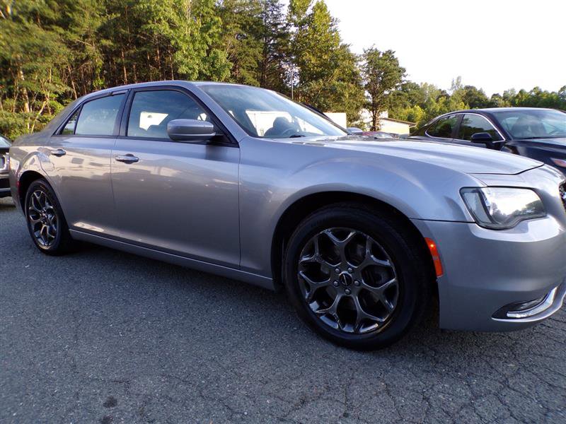 Used 2017 Chrysler 300 S image 4
