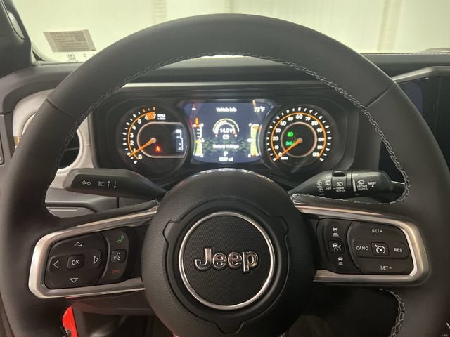 Used 2025 Jeep Wrangler Unlimited Sahara w/ Safety Group AWD/4WD image 11
