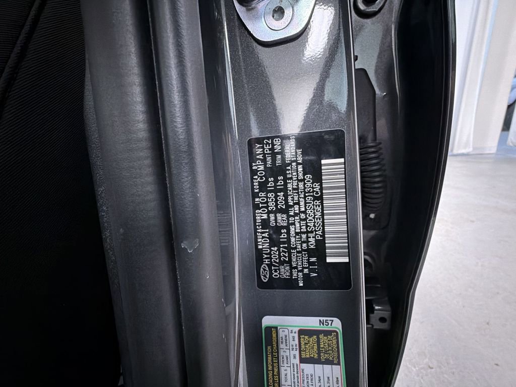 Used 2025 Hyundai Elantra SEL image 15