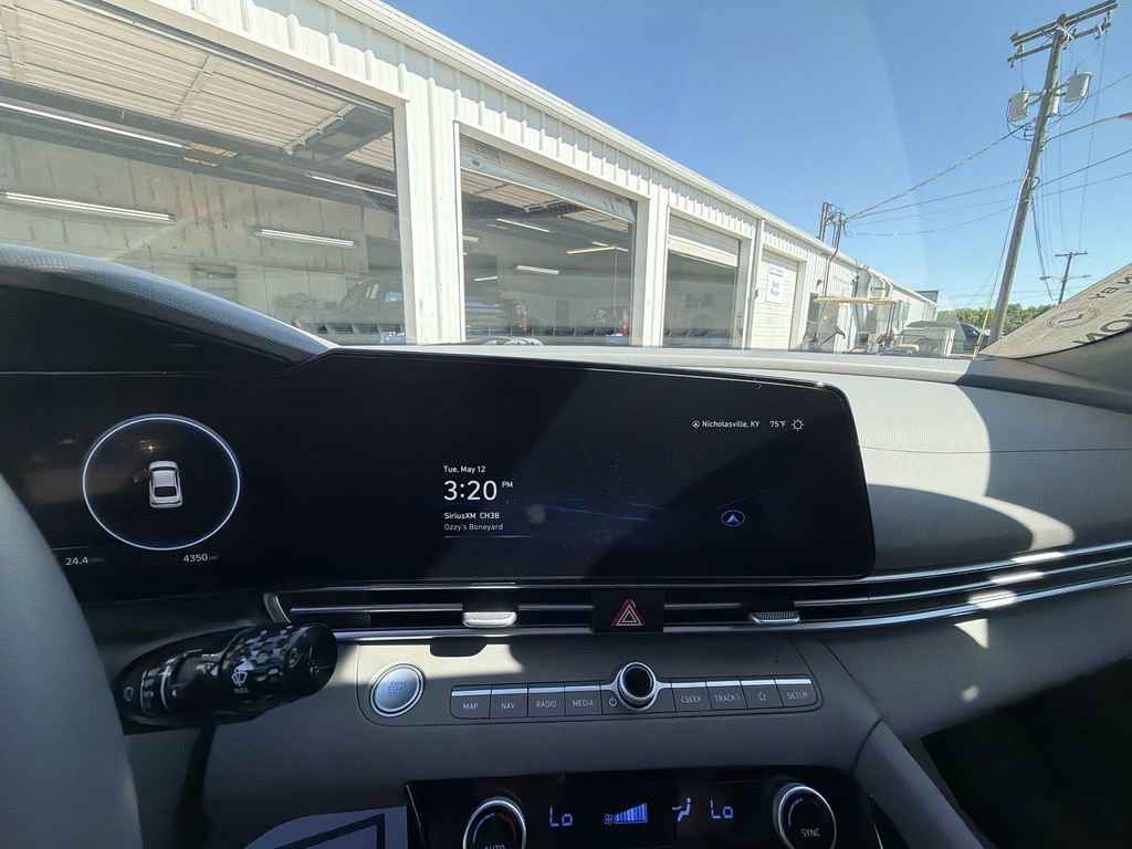 Used 2024 Hyundai Elantra SEL w/ Convenience Package FWD image 16