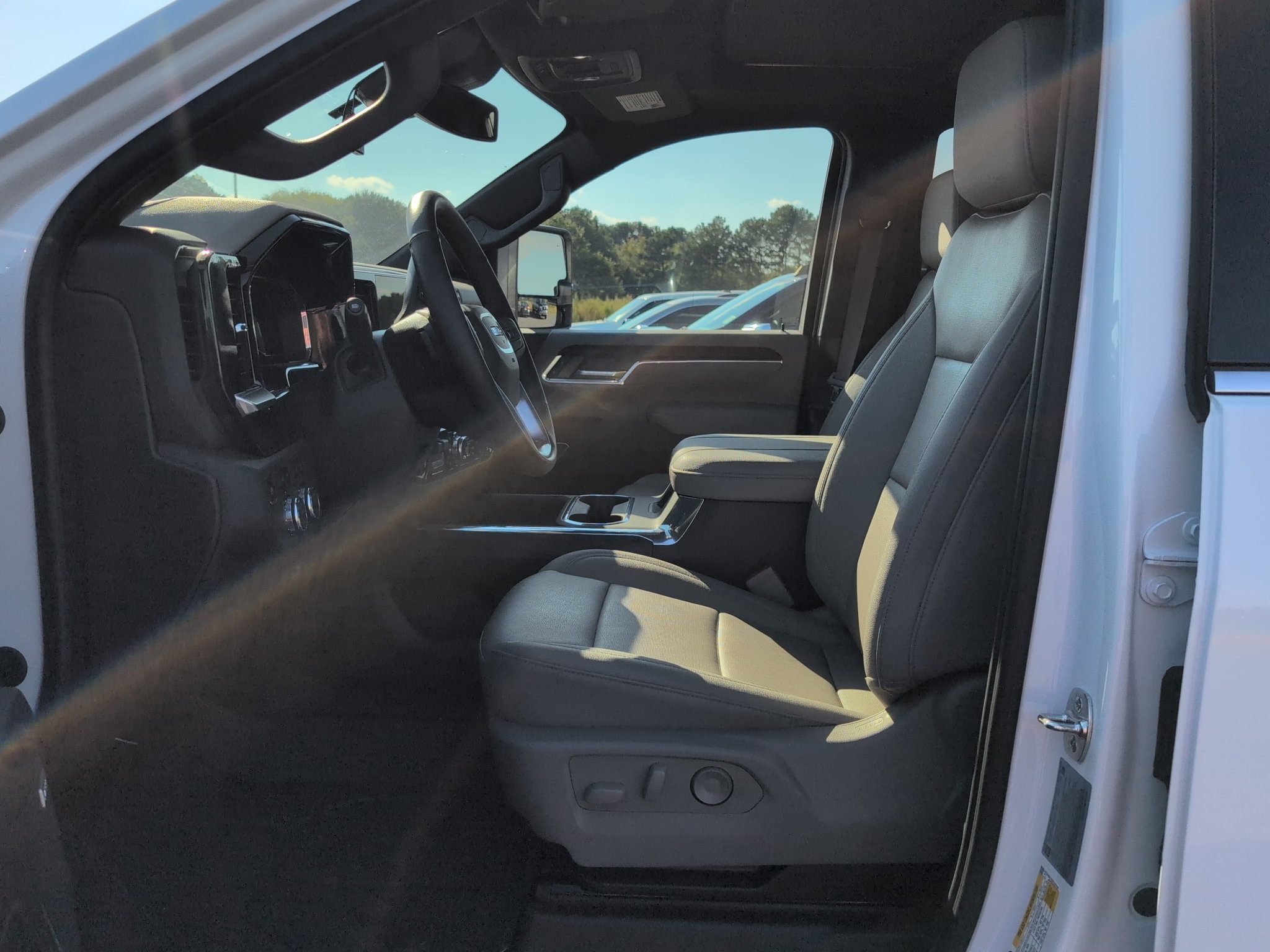 Used 2025 GMC Sierra 2500 SLT w/ SLT Premium Package AWD/4WD image 14