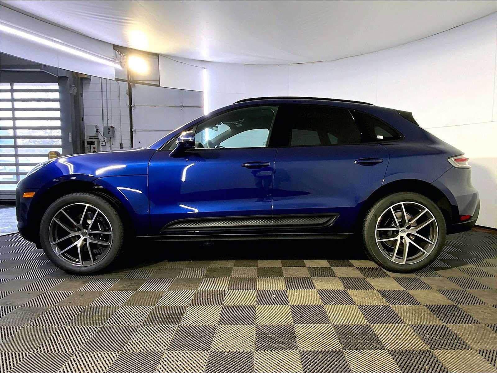 New 2026 Porsche Macan AWD/4WD image 2