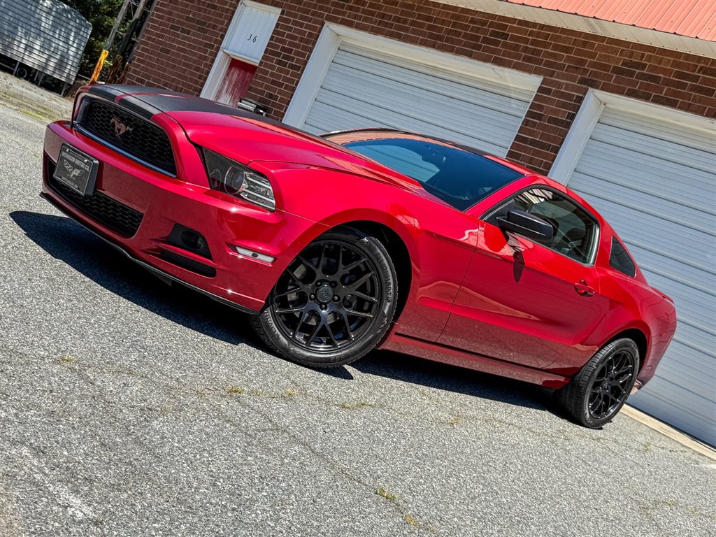 Used 2013 Ford Mustang Coupe RWD image 3