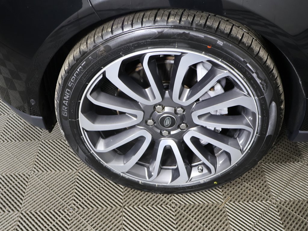 Used 2020 Land Rover Range Rover HSE image 23
