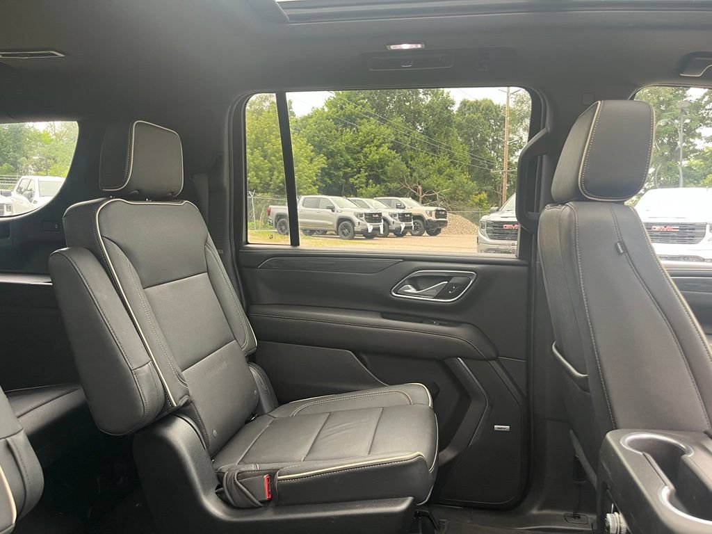 Used 2023 GMC Yukon XL SLT w/ SLT Premium Package AWD/4WD image 39