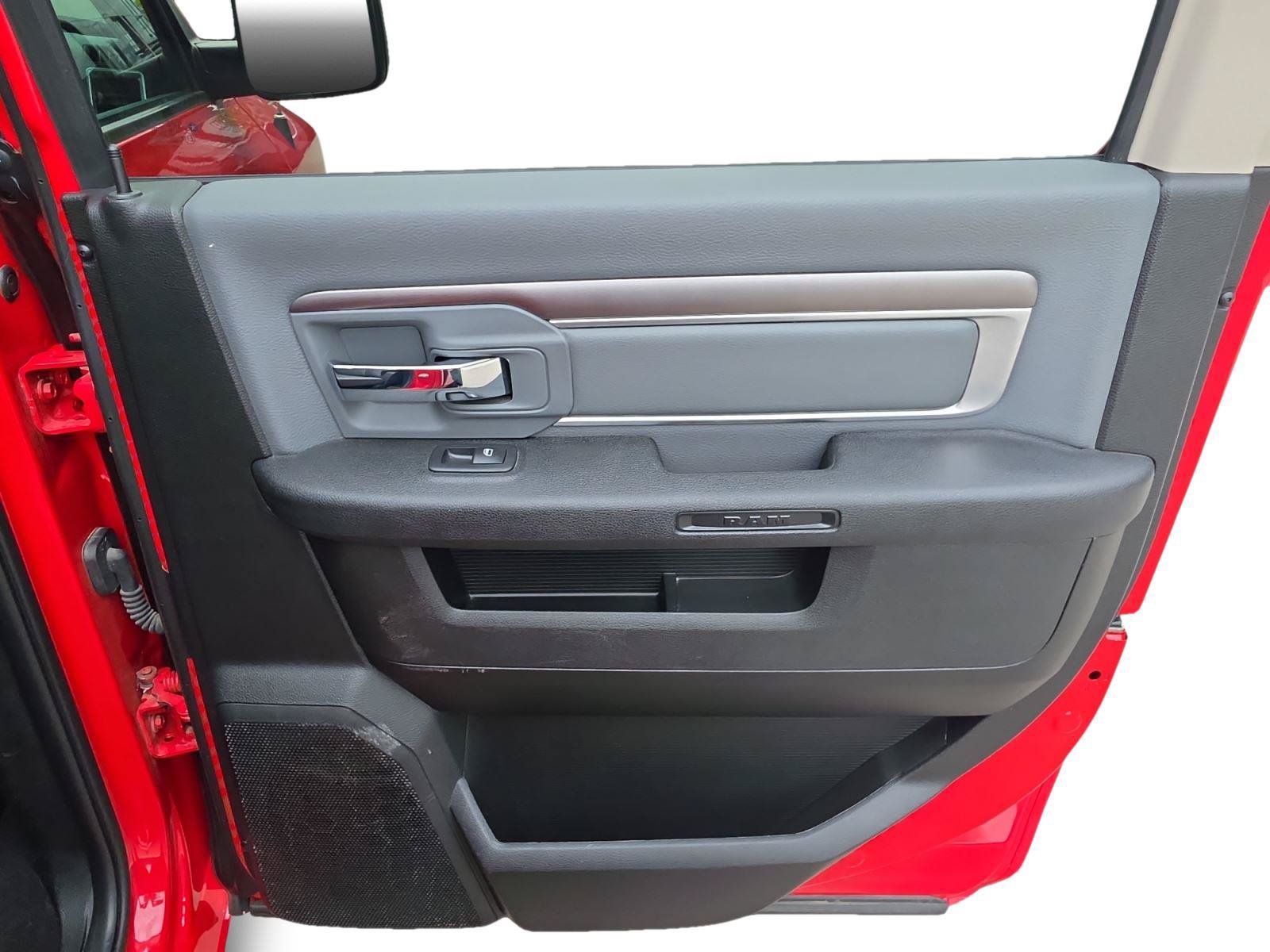 Used 2023 RAM 1500 Classic SLT AWD/4WD image 21