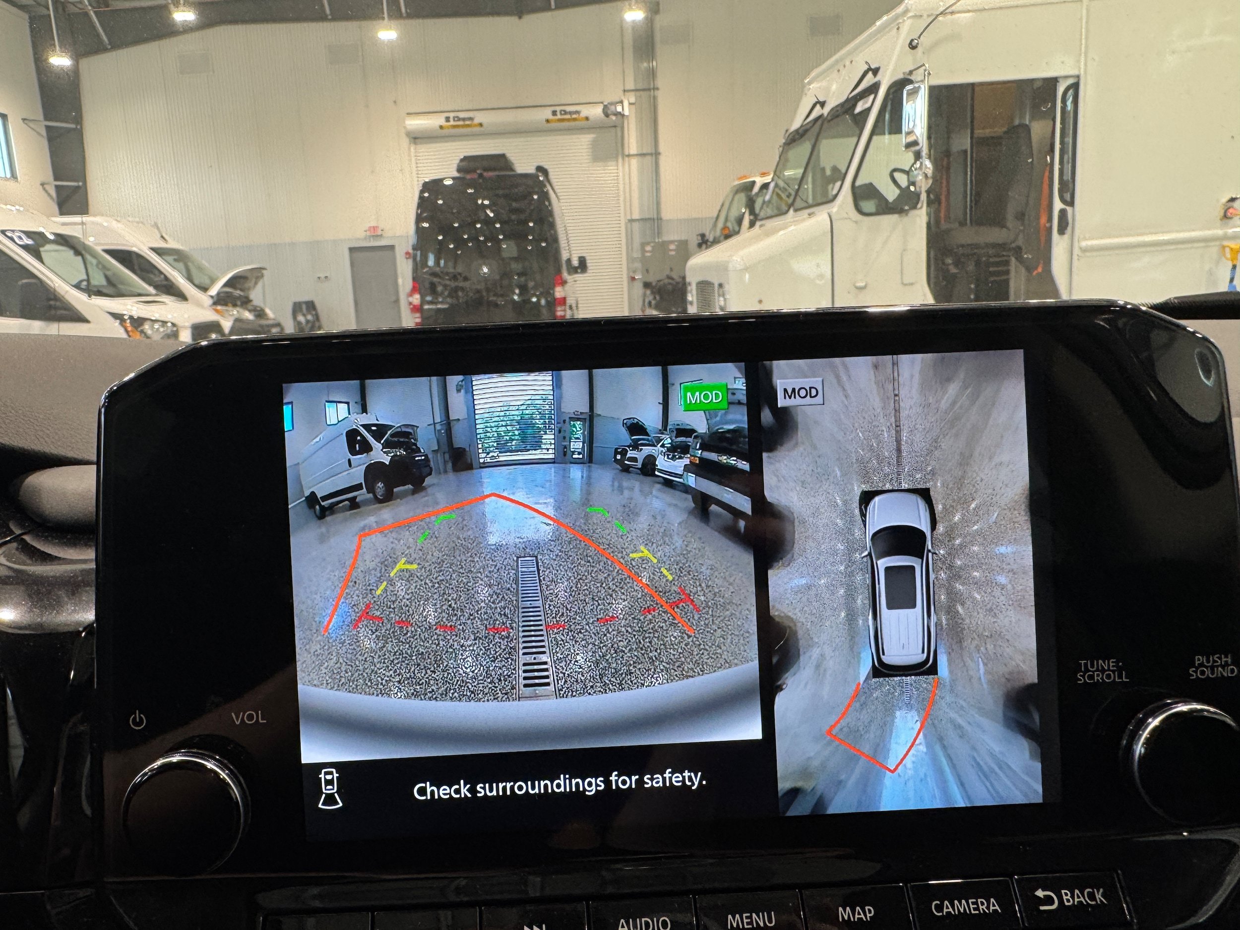 Used 2025 Nissan Pathfinder Platinum AWD/4WD image 24