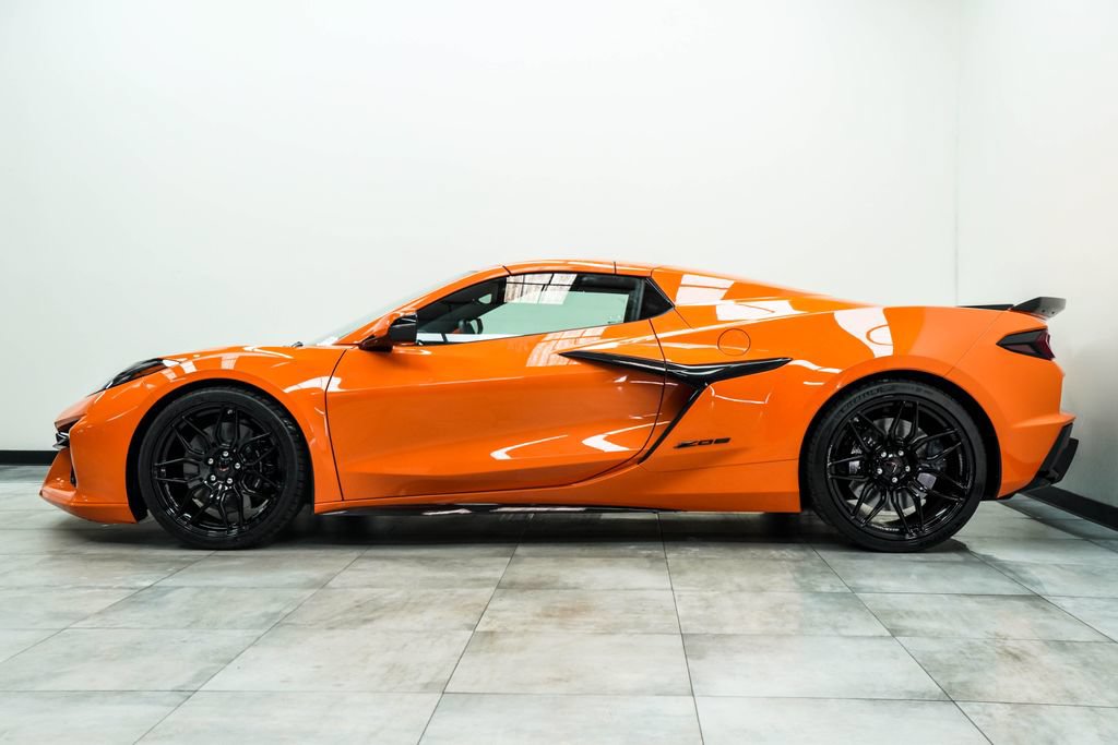 Used 2024 Chevrolet Corvette Z06 RWD image 10