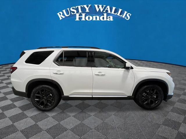 New 2025 Honda Pilot Touring image 2