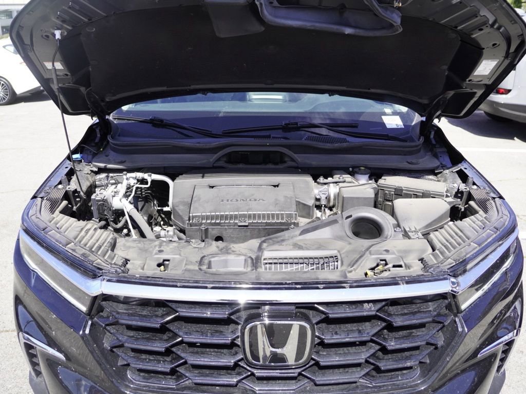 Used 2025 Honda Pilot Touring image 25