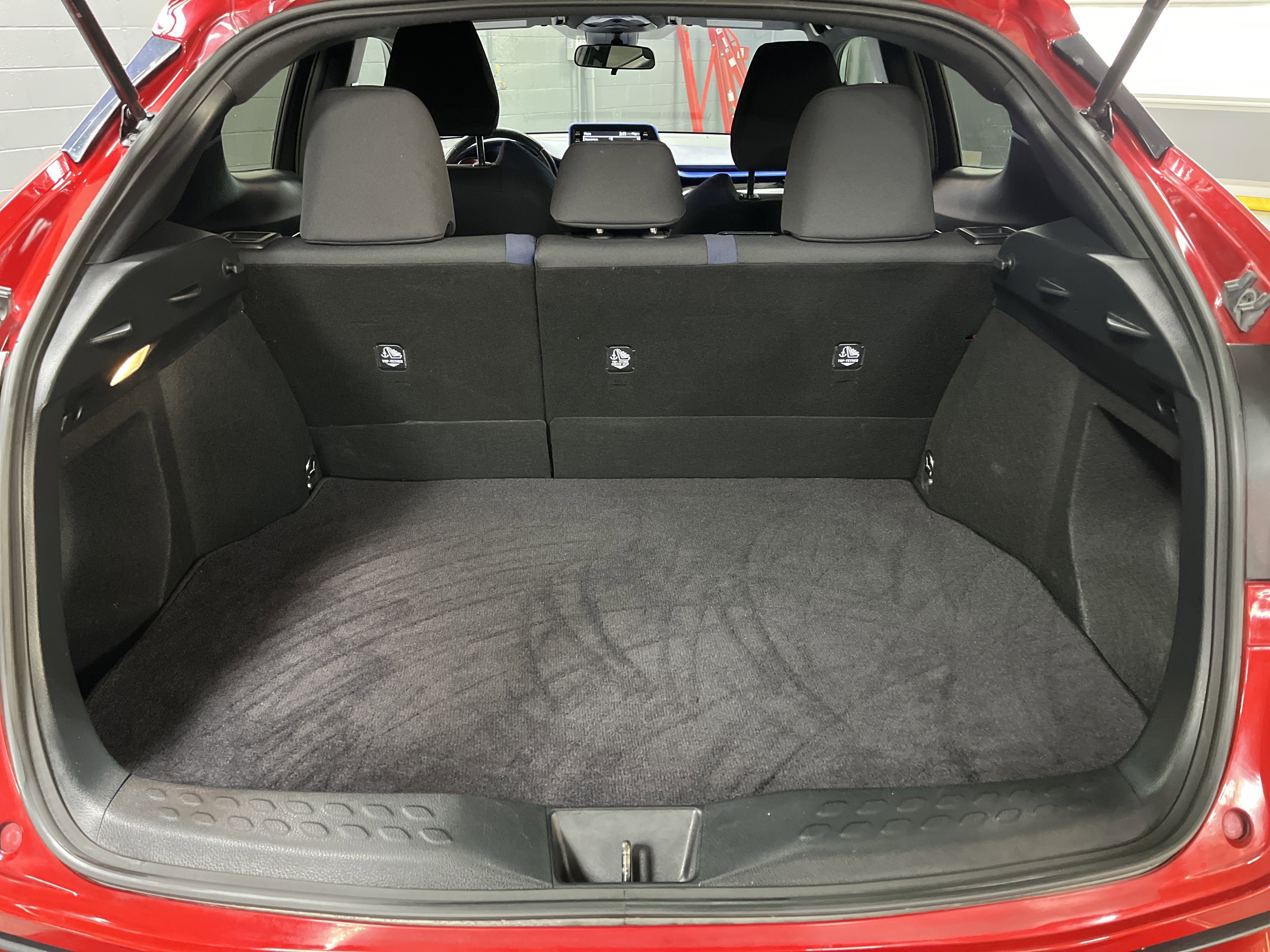 Used 2022 Toyota C-HR XLE image 30