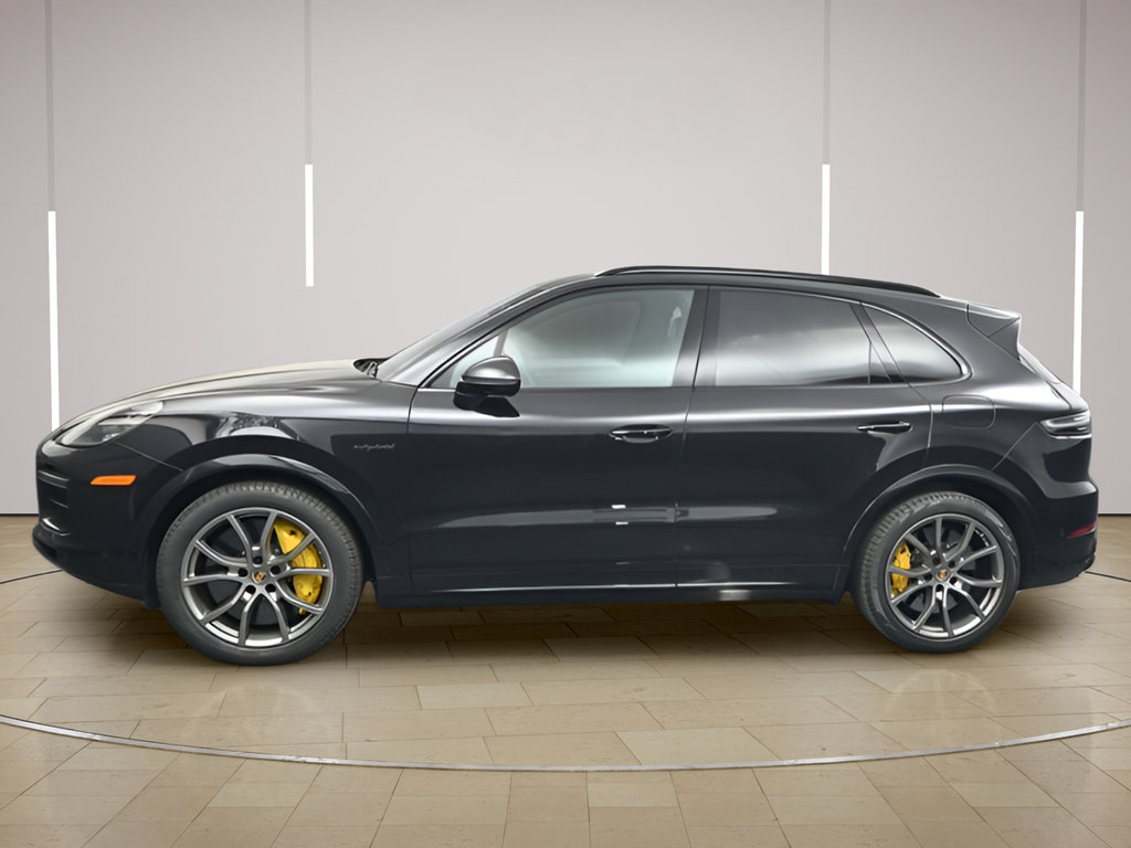 Certified 2022 Porsche Cayenne Turbo S AWD/4WD image 2