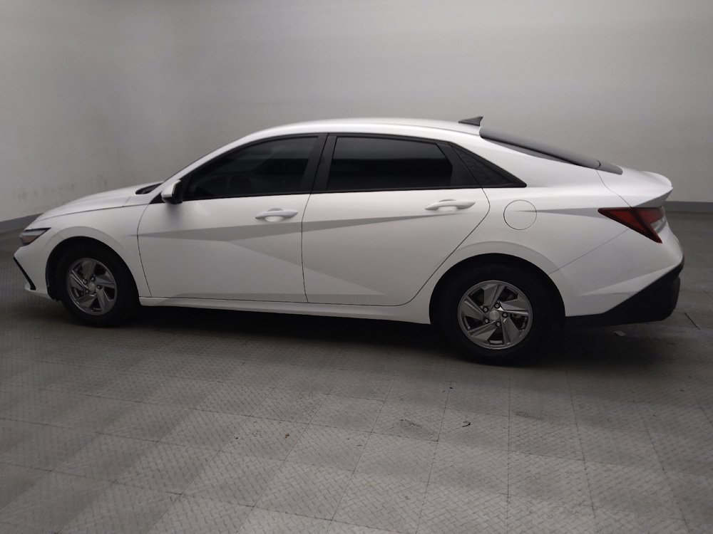 Used 2024 Hyundai Elantra SE FWD image 3