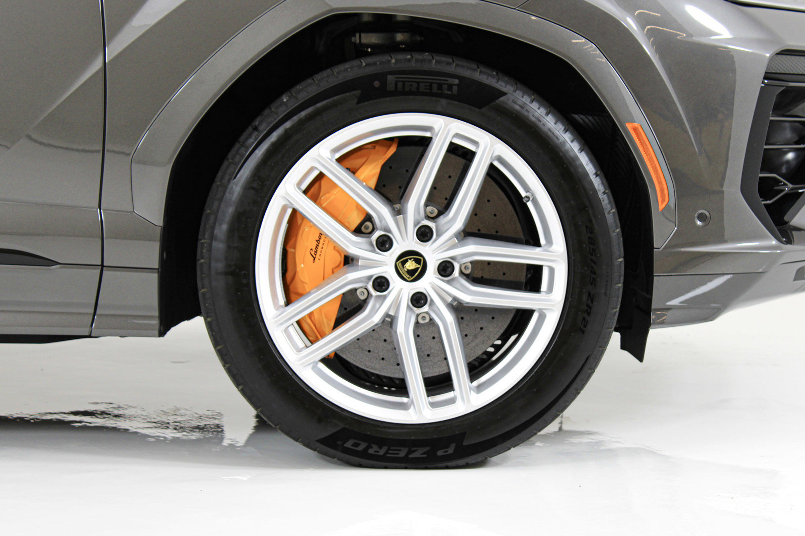 Used 2025 Lamborghini Urus SE AWD/4WD image 19
