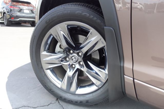 Certified 2019 Toyota Highlander Limited Platinum AWD/4WD image 13